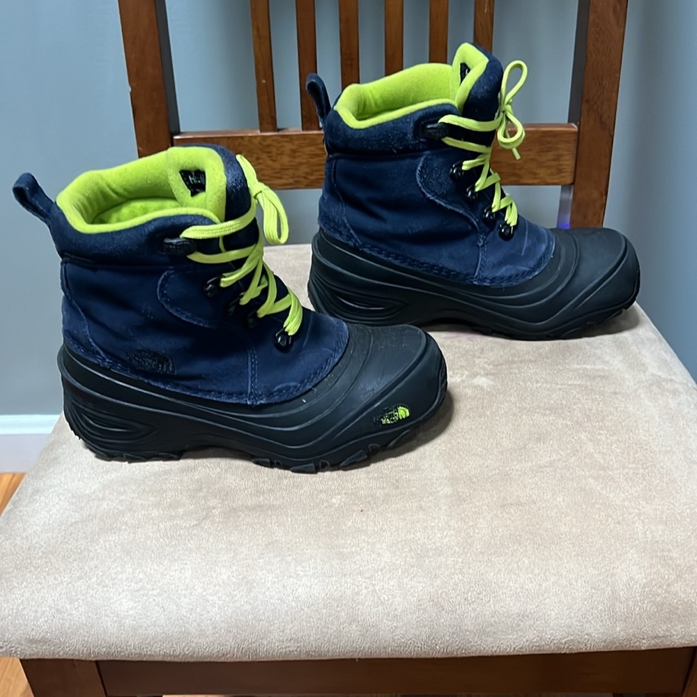 The North Face Chilkat Lace II boys youth size 4 navy/green